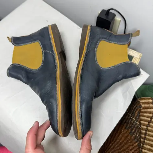 LIKE NEW PIKOLINOS Royal Pull on Chelsea Boots Sz 40 Gold
