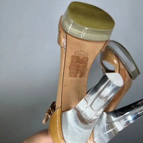 Stuart Weitzman  Platform Sandals Heels Clear Lucite Heel Beige Patent Leather - Image 7