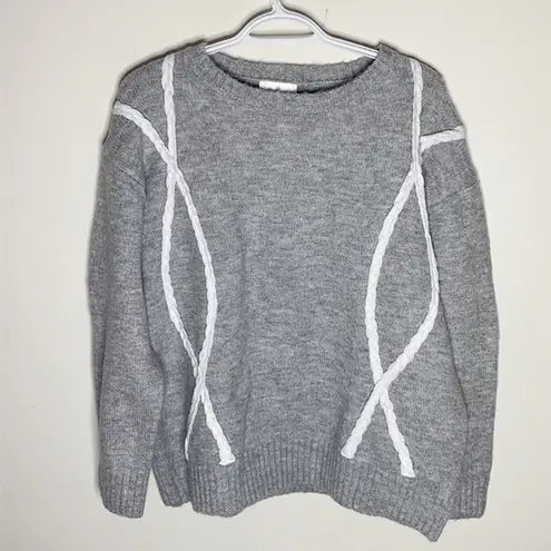 Line and Dot braid decorated chunky grey sweater size M