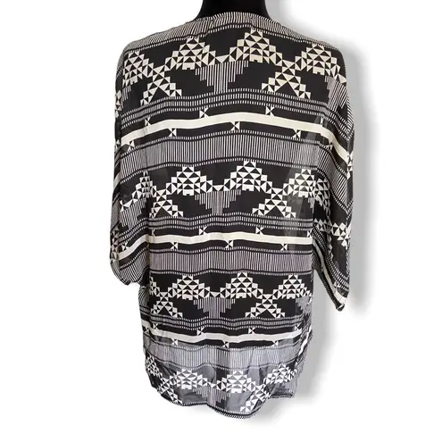 Circles and Cycles Womens Overpiece One Size Black Beige Geometric Open Front Black