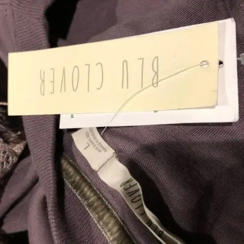 Blu Clover Sweatshirt Velvet & Lace Detail V