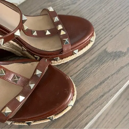 Valentino Garavani Valentino Leather T-Strap Rockstud Wedge Platform Ankle Strap Sandals in Brown
