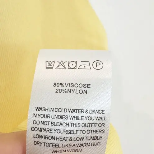 Peppermayo Holly Floral Daisy Sleeveless Knit Top in Yellow Size Small Medium