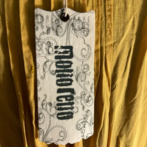 Monoreno Yellow long-sleeve dress with pleated