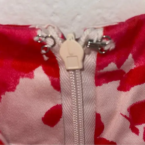 New York $ Co. high waisted Red & Pink on a White base Patterned Pencil Skirt Size 8