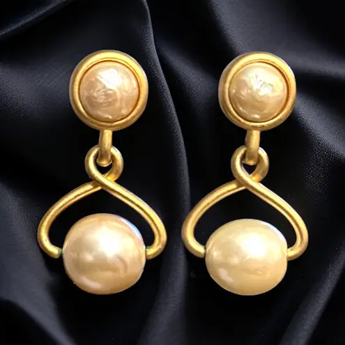 Karl Lagerfeld Vintage Karl Lagerfield chunky gold tone baroque pearl clip on earrings