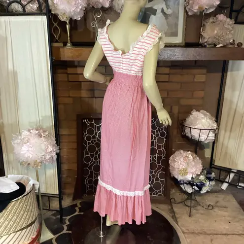 VINTAGE 1970'S FEINER FASHIONS RED & WHITE GINGHAM & EYELET COTTON DRESS (10)