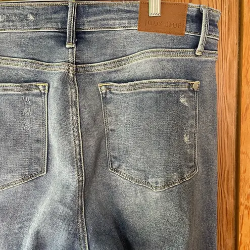 Judy Blue Slim Fit Medium Wash Jeans With Light Distressing ~ Size 31 💛🍄