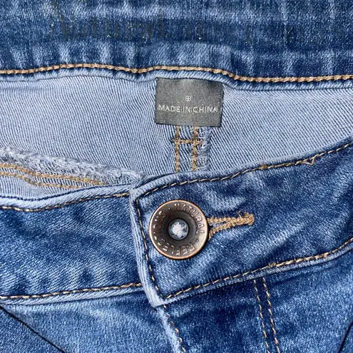 Distressed Blue Denim Jeans – Classic Streetwear Style with Branding Patch Size 8