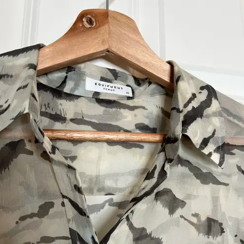 Equipment Femme Silk Tiger Print Button Down | Size: XS