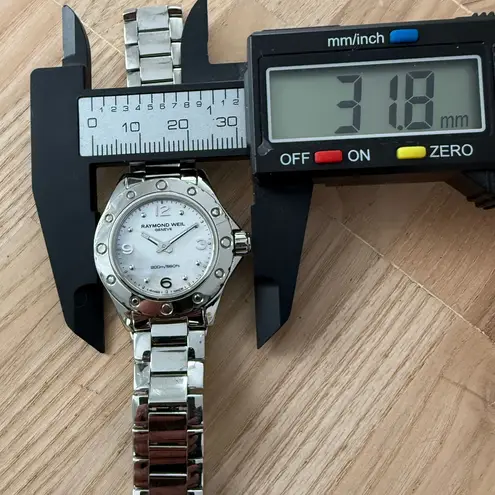 Raymond Weil Geneve Luxury Watch Mother of Pearl Dial Stainless Bracelet Silver