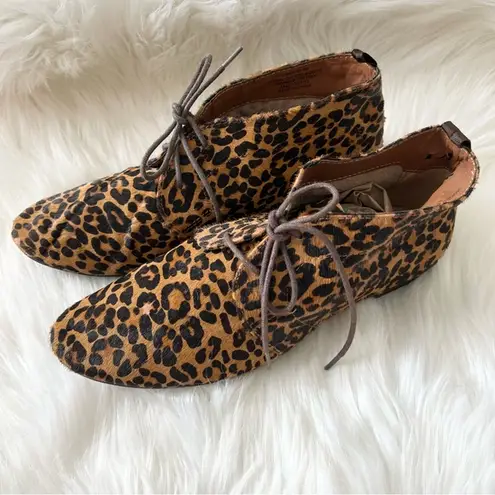 Gap  Sz 9 Womens Leopard Print Calf Hair Ankle Boots Booties Shoes Lace Up