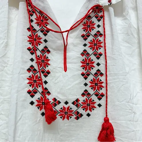 Boutique Vintage Shirt Women Large Red Black White Embroidered Snow Holiday Puffy *FLAW