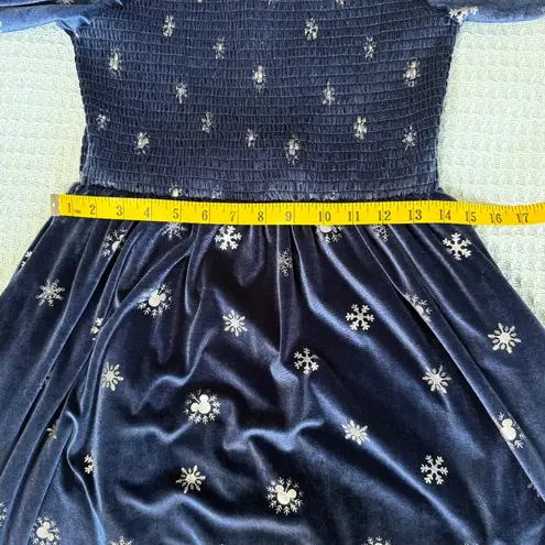 Boxlunch Disney Dress Womens Large Blue Mickey Snowflake Smocked Christmas