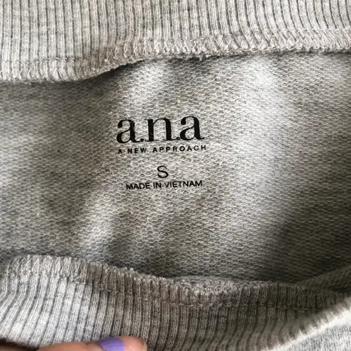 a.n.a  Gray Cropped Floral Embroidered Puff Sleeve Sweater