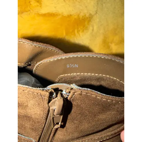 Bella Vita Women Izzy Brown Suede Ankle Boots Side Zip Buckle Detail Size 9.5N