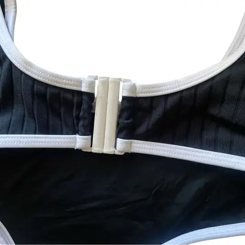 Solid & Striped Sarah Cutout Rib One-Piece
Swimsuit Sz S