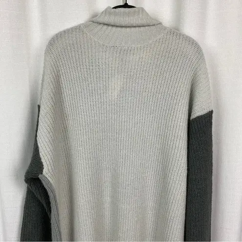 Lane Bryant  Gray Colorblock Turtleneck Long Sleeve Sweater Sz.18/20 NWT