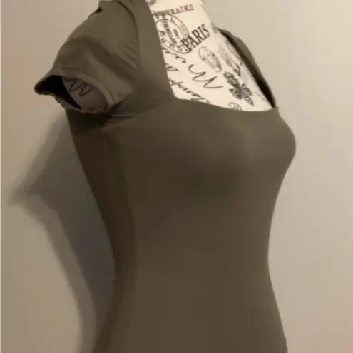 🩵 NWT 🩵 SLIMMING SQUARE NECK CAPPED SLEEVES DOUBLE LINED SOFT ARMY GREEN SZ SM