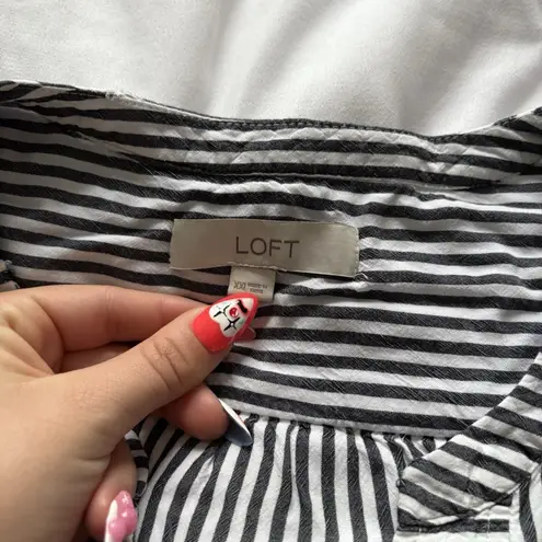 Loft Shirt Blouse Womens 2XL Grey White Striped Long Sleeve Button Up Top V Neck Gray Size XXL