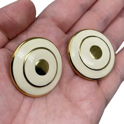 Vintage Made In USA Gold Tone Cream Enamel Large Round Post Earrings Classy