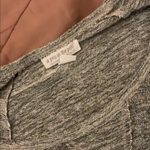 A pea in the pod Super soft grey marled cute top