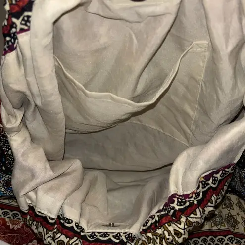 BOHO STYLE HOBO FABRIC TOTE BAG
NO BRAND BRIGHT AND COLORFUL
NWOTS REALLY NICE❤️ Red