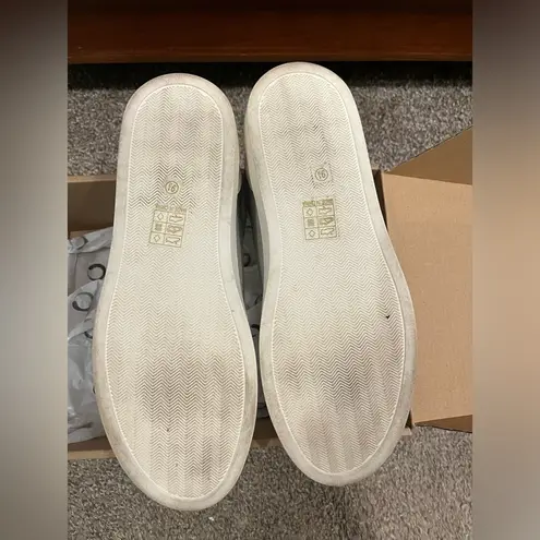 Journee Collection Journee Crew Comfort Foam™ Lynz Sneakers Gray White Faux Python 9.5 EUC