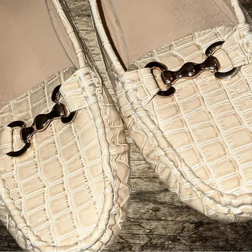Truffles cream colored faux croc style slip on loafers! Ntn Gold Size 7