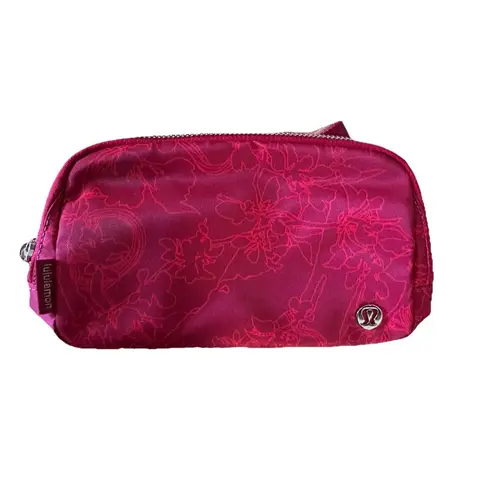 Lululemon Everywhere Belt Bag