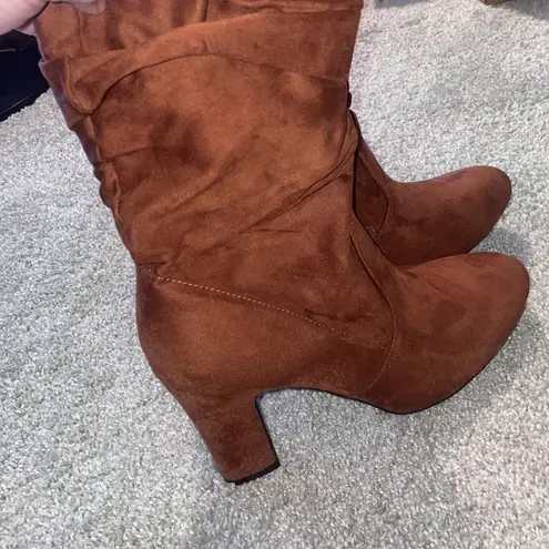 Boutique New cinnamon colored block heels faux suede tall zippered 9.5