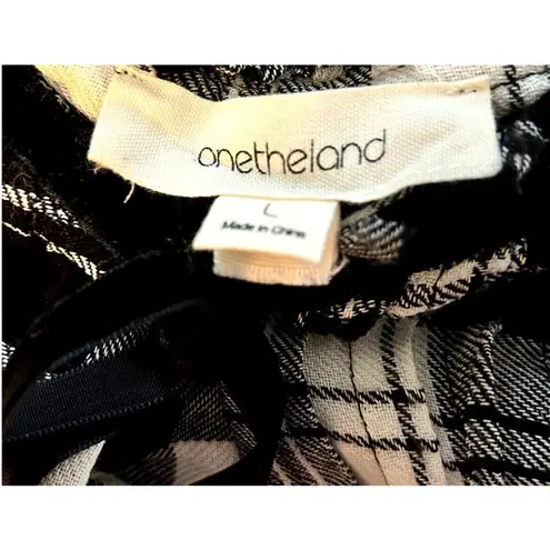 onetheland  Blk/White Smocked Plaid Openslit Neckline W/Tie L/S