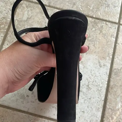 Schutz Roxi Nubuck T-strap Platform Sandals In Black