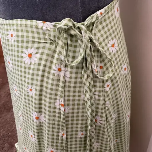 Live to be spoiled Juniors’ Wrap Mini Skirt 💙