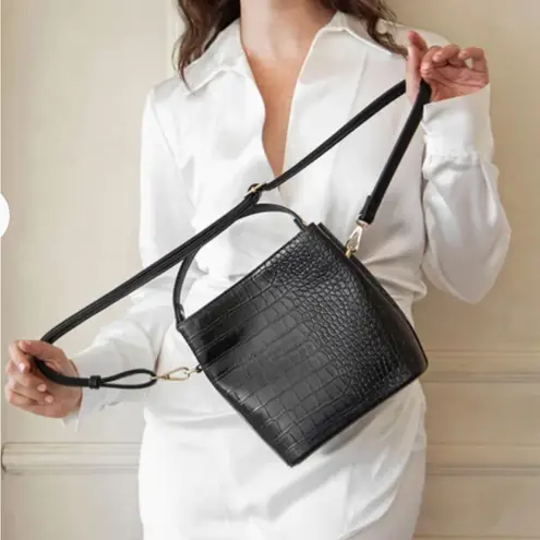 NWT AOTA Elena‎ Bucket Bag