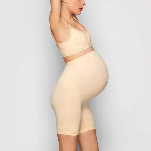 SKIMS NWOT Sculpting Maternity Shorts Mid Thigh in L/XL
