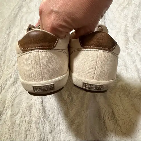 Taos Size 7.5 White Star Burst Sneaker Comfort Casual Neutral Minimalist Tourist