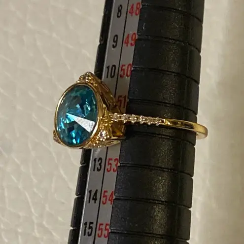 None Vintage Gold Tone Statement Ring Blue Crystal Gem Size 7
