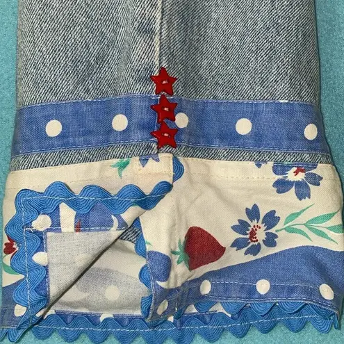 ZENA high rise capri denim embellished at bottom button zipper fly Y2K size 10 Blue