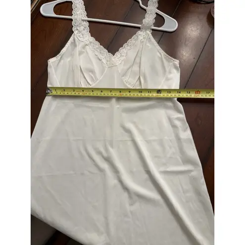 Cabernet Vintage Ivory Nylon Silky Lace Trim Full Slip Women Size 36 Length 24”