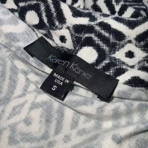 Karen Kane Black and White V-Neck Sleeveless Jumpsuit Small