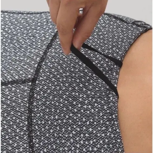 Lululemon Women's Size 4 Fast Free Leggings Frozen Fizz White Black