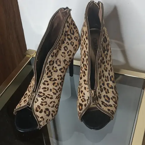 Carlos Santana women's veruca leopard print dress pumps size 7.5