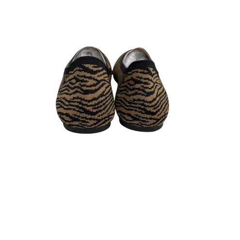 Hot Miami Styles NWT MIA Womens Black Tan Slip-On Animal Print Flats Size 7