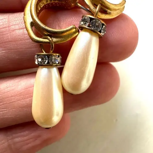 Vintage gold tone faux pearl drop earrings
