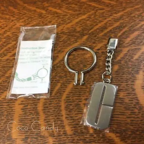 Clinique 🆕 Signature C Logo Silver Keychain