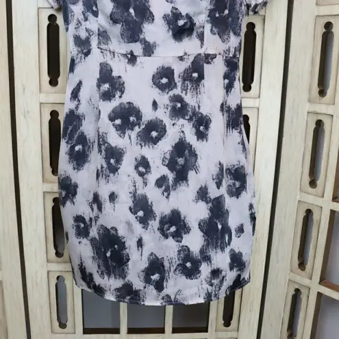 Aryn K .BlackāSatināFloralāMiniāDress