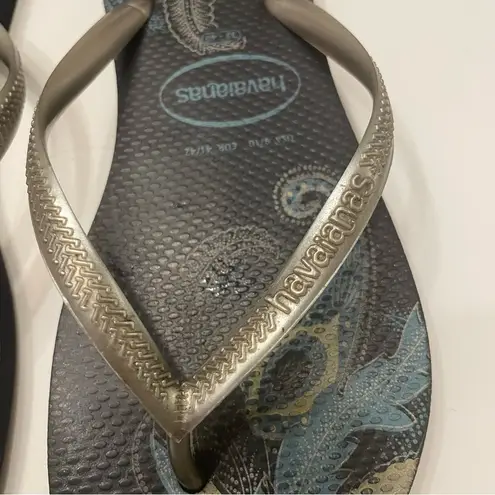 Havaianas Peacock Feather Flip Flop Size US 9/10 39/40 Navy Blue Silver EUC