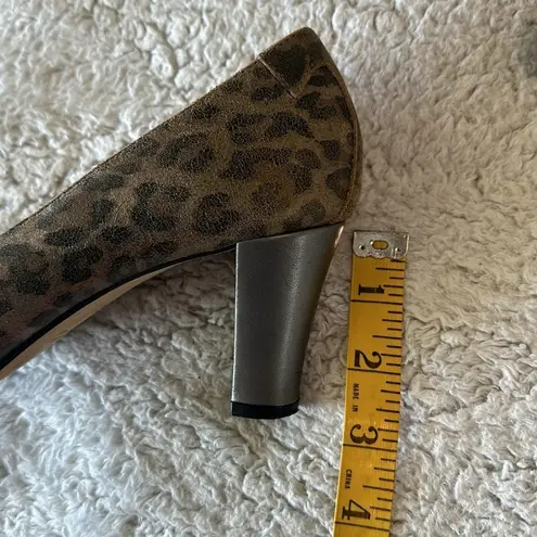 Taryn Rose Women's 39 Peep Toe Pump Heels Cheetah Animal Print Italian Leather - Image 8