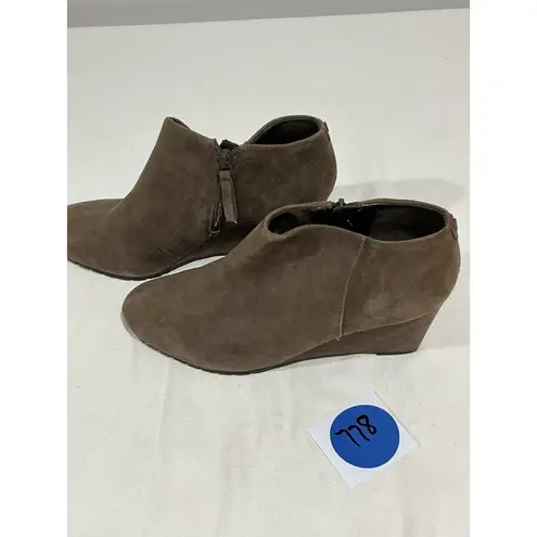 Easy Spirit Woman’s Tan Suede Size 10 Wedge Heel Ankle Boot